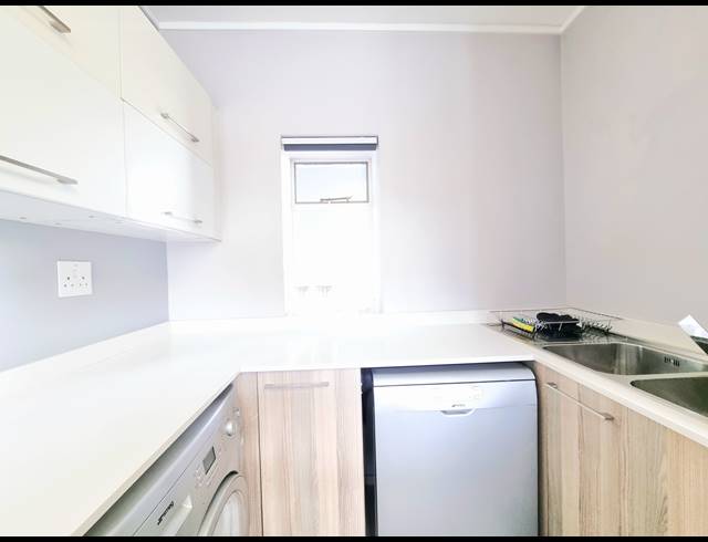 3 BEDROOM APARTMENT TO LET IN OAKLANDS